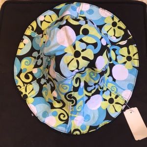 NWT Children’s reversible hat